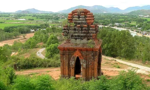 Tháp Bánh Ít: Kiệt tác kiến trúc Champa