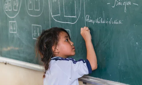 Chương trình học bổng hỗ trợ mỗi năm gần 2.000 trẻ em có hoàn cảnh khó khăn tiếp tục được học tập