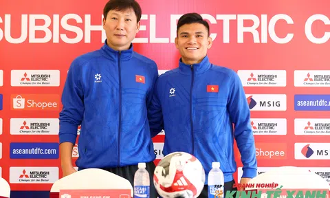 Toàn đội Việt Nam thể hiện quyết tâm giành chiến thắng trước Thái Lan trong trận chung kết lượt đi