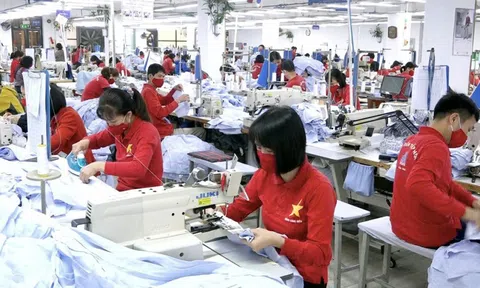 Dệt may khởi sắc dù đối diện nguy cơ áp thuế đối ứng của Mỹ