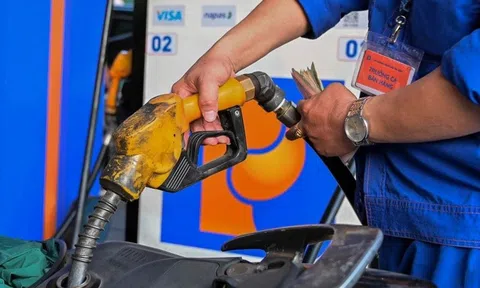 Giá xăng dầu tiếp tục đà giảm