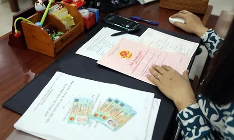 Doanh nghiệp gặp khó khi "số hóa" giấy tờ nhưng vẫn cần nộp “bản gốc”