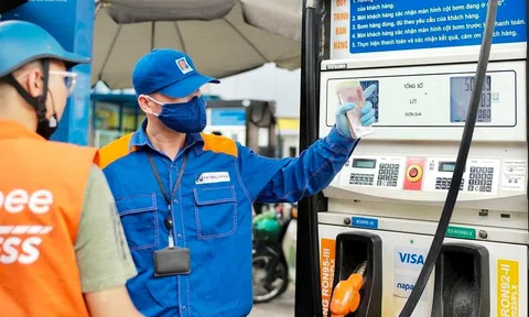 Giá xăng RON95 tăng gần 300 đồng, sắp chạm 20.000 đồng/lít