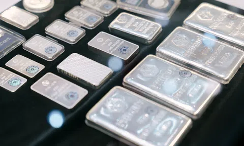 Giá bạc neo ở mức cao nhất trong vòng 13 năm