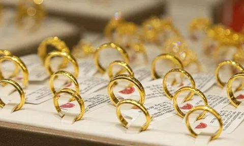 Bất ngờ giá vàng nhẫn 9999 tăng mạnh hơn vàng miếng