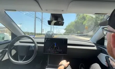 Ở Mỹ, chỉ cần bạn lên xe ô tô, chiếc xe sẽ tự lái đưa đến nơi bạn cần