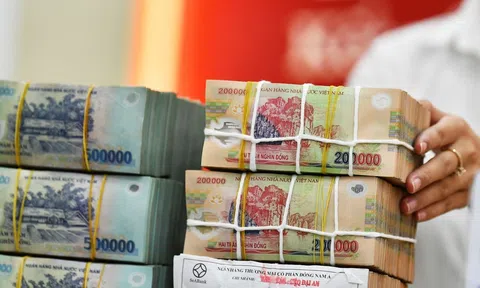 Lãi suất ngân hàng hôm nay 24/6/2025: Kỳ hạn 12 tháng vượt 7,7%