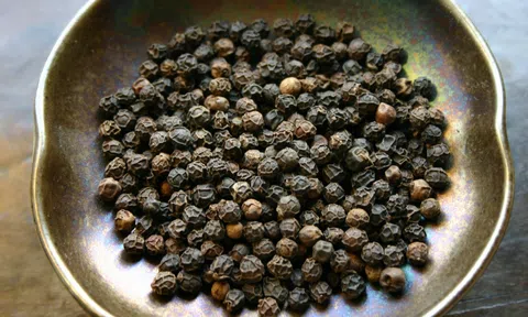 Giá tiêu hôm nay 26/6/2025: Đắk Lắk và Đắk Nông thêm nhiệt ở mức đỉnh 126,000 đồng/kg