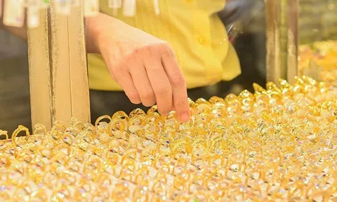 Giá vàng hôm nay 3/7/2025: Tăng, giảm trái chiều