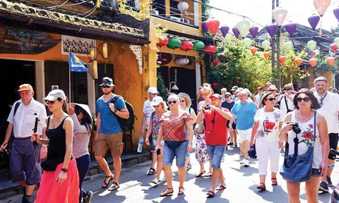 Khách du lịch quốc tế đến Việt Nam tiếp tục tăng cao trong 6 tháng đầu năm