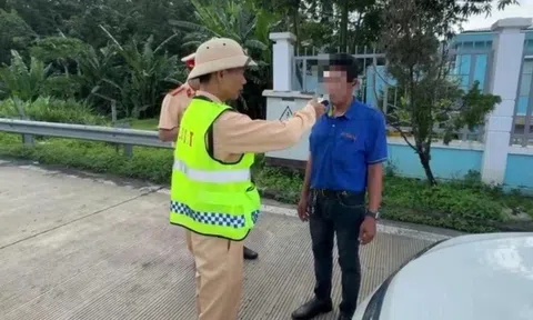 Tài xế xe khách say xỉn vẫn chở theo 45 hành khách