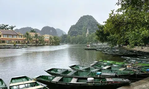 Ninh Bình dừng đón khách bằng tàu, xuồng để tránh bão Wipha