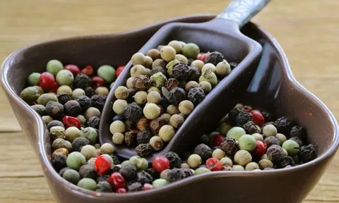 Giá tiêu hôm nay 30/7/2025: Neo cao 138.000 đồng/kg