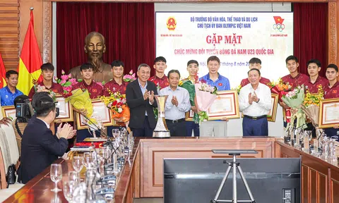 Thủ tướng Chính phủ trao tặng bằng khen cho đội tuyển U23 Việt Nam bởi thành tích xuất sắc