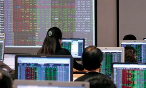 Ủy ban Chứng khoán yêu cầu tăng cường giám sát giao dịch trên thị trường