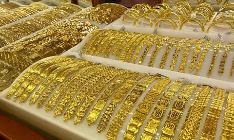 Giá vàng hôm nay 12/8/2025: Vàng miếng rớt khỏi đỉnh lịch sử
