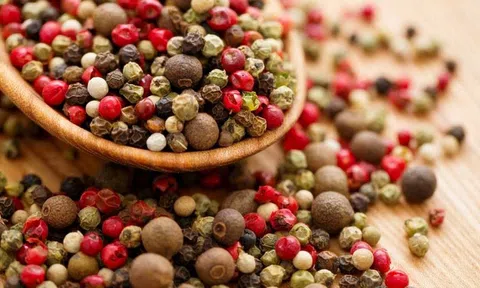 Giá tiêu hôm nay 24/8/2025: Trong nước tăng nhẹ, thế giới dậy sóng