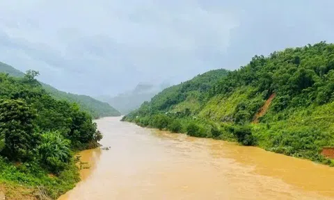 Thanh Hóa phát cảnh báo lũ trên sông, nhiều tuyến tỉnh lộ bị sạt lở