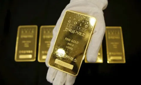 Giá vàng hôm nay 8/9/2025: Neo ở đỉnh dốc