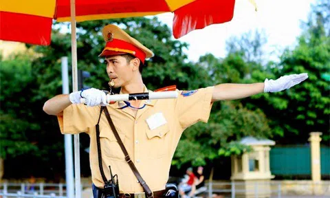 CSGT làm nhiệm vụ điều tiết, chỉ huy giao thông không được dừng phương tiện