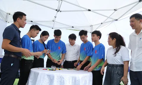 Học sinh, sinh viên sôi nổi trải nghiệm STEM trong Hội trại 'vì một hành tinh xanh'
