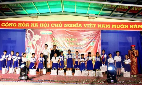 "Người con xa quê – Vầng trăng kết nối yêu thương": Thắp sáng mùa trăng đoàn viên tại xã Hưng Hội, tỉnh Cà Mau