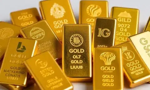 Giá vàng hôm nay 11/10/2025: Trong nước quay đầu giảm, thế giới vọt tăng