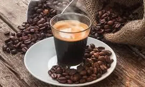 Giá cà phê hôm nay 12/10/2025: Giảm nhẹ, xuất khẩu sang Mỹ tăng bùng nổ 163% nhờ thuế cao với Brazil