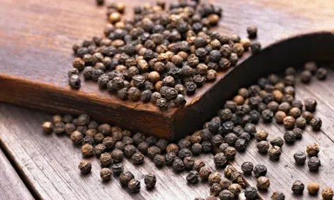 Giá tiêu hôm nay 12/10/2025: Giữ ổn định 147.600 đồng/kg, thị trường chờ tín hiệu xuất khẩu mới