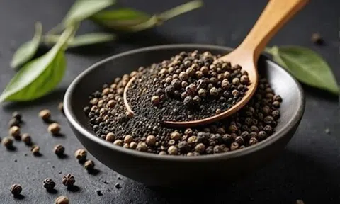 Giá tiêu hôm nay 15/10/2025: Giảm đến 3.000 đồng/kg ở một số địa phương