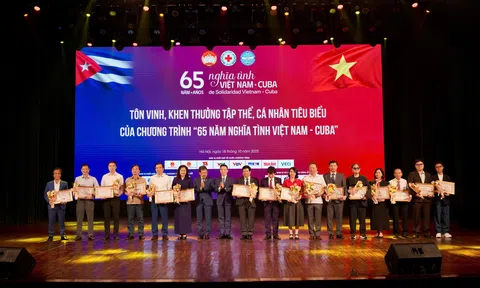 TTS – Đón nhận Bằng khen vì những đóng góp xuất sắc trong Chương trình Lễ tổng kết “65 năm Nghĩa tình Việt Nam – Cuba”