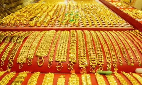 Giá vàng hôm nay 2/11/2025: Giảm ở chiều mua vào