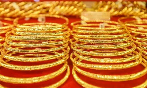 Giá vàng hôm nay 5/11/2025: Đồng loạt lao dốc