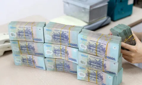 Cho vay vượt huy động, ngân hàng bước vào cuộc đua tăng lãi suất để hút vốn cuối năm