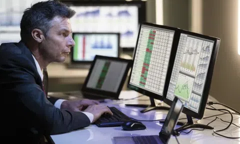 Khối ngoại bán ròng kỷ lục hơn 131.000 tỷ đồng, áp lực khi nào kết thúc?