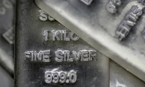 Ai đang nắm giữ 15.000 tấn bạc?