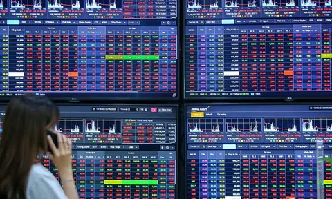 Thị trường hồi phục trong nghi ngờ, cú hích kép giúp VN-Index hướng lên 1.700 điểm