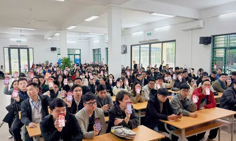 Hà Nội: Hơn 10.000 thí sinh dự sát hạch được hướng dẫn cài đặt ứng dụng VNeTraffic