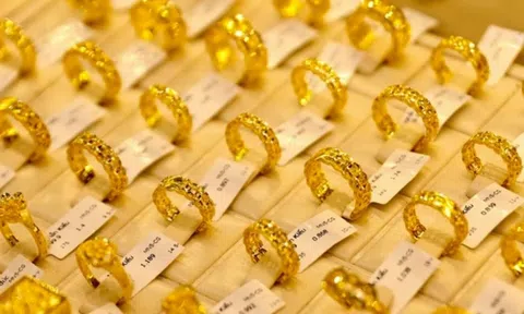 Giá vàng hôm nay 3/12/2025: Đảo chiều giảm sâu