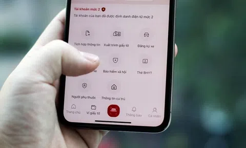 Thẻ BHYT hiển thị hạn 31/12 trên VNeID: BHXH khẳng định hệ thống tự gia hạn, người hưu trí không phải đóng phí