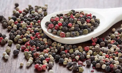 Giá tiêu hôm nay 12/12/2025: Neo ở mức cao