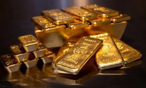 Giá vàng hôm nay 24/12/2025: Vượt mốc 4.500 USD/ounce