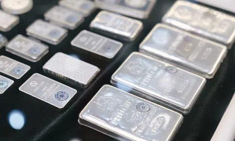 Giá bạc cán mốc 82 triệu đồng/kg, Phú Quý thông báo “hết hàng”