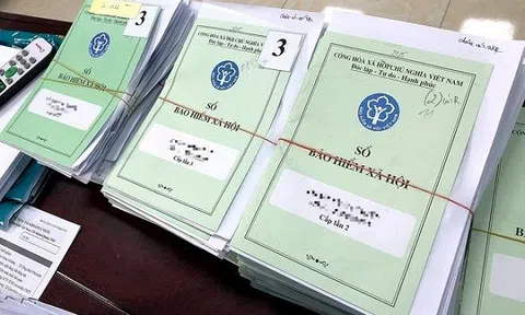 TP.HCM tạm ngừng cấp bìa sổ BHXH giấy, chuẩn bị chuyển sang sổ điện tử từ 2026