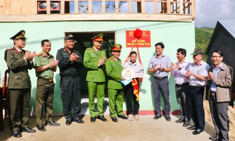 Quảng Ngãi: Bàn giao căn nhà đầu tiên trong “Chiến dịch Quang Trung”