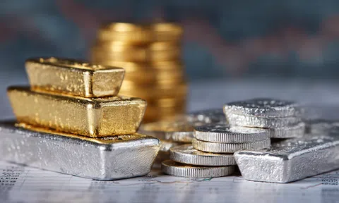 Chuyên gia lý giải đà tăng “phi mã” của giá bạc vượt trội so với vàng
