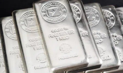 Giá bạc chạm mốc kỷ lục, tốc độ tăng vượt trội vàng