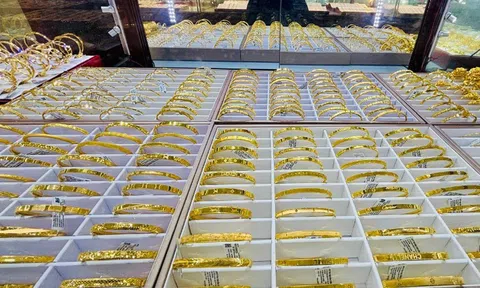 Giá vàng hôm nay 23/1/2026: Vàng thế giới vượt mốc 4.900 USD/ounce, vàng trong nước giảm mạnh