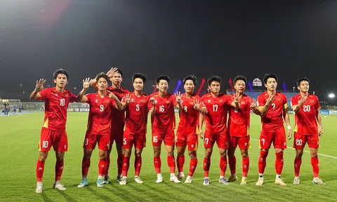 Thủ tướng Chính phủ Phạm Minh Chính gửi thư chúc mừng thầy trò HLV Kim Sang Sik