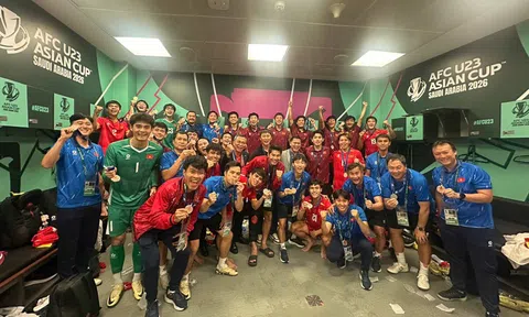 HLV Kim Sang Sik gửi lời cảm ơn người hâm mộ bóng đá nước nhà